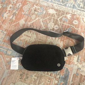 NWT lululemon everywhere belt bag fleece sherpa